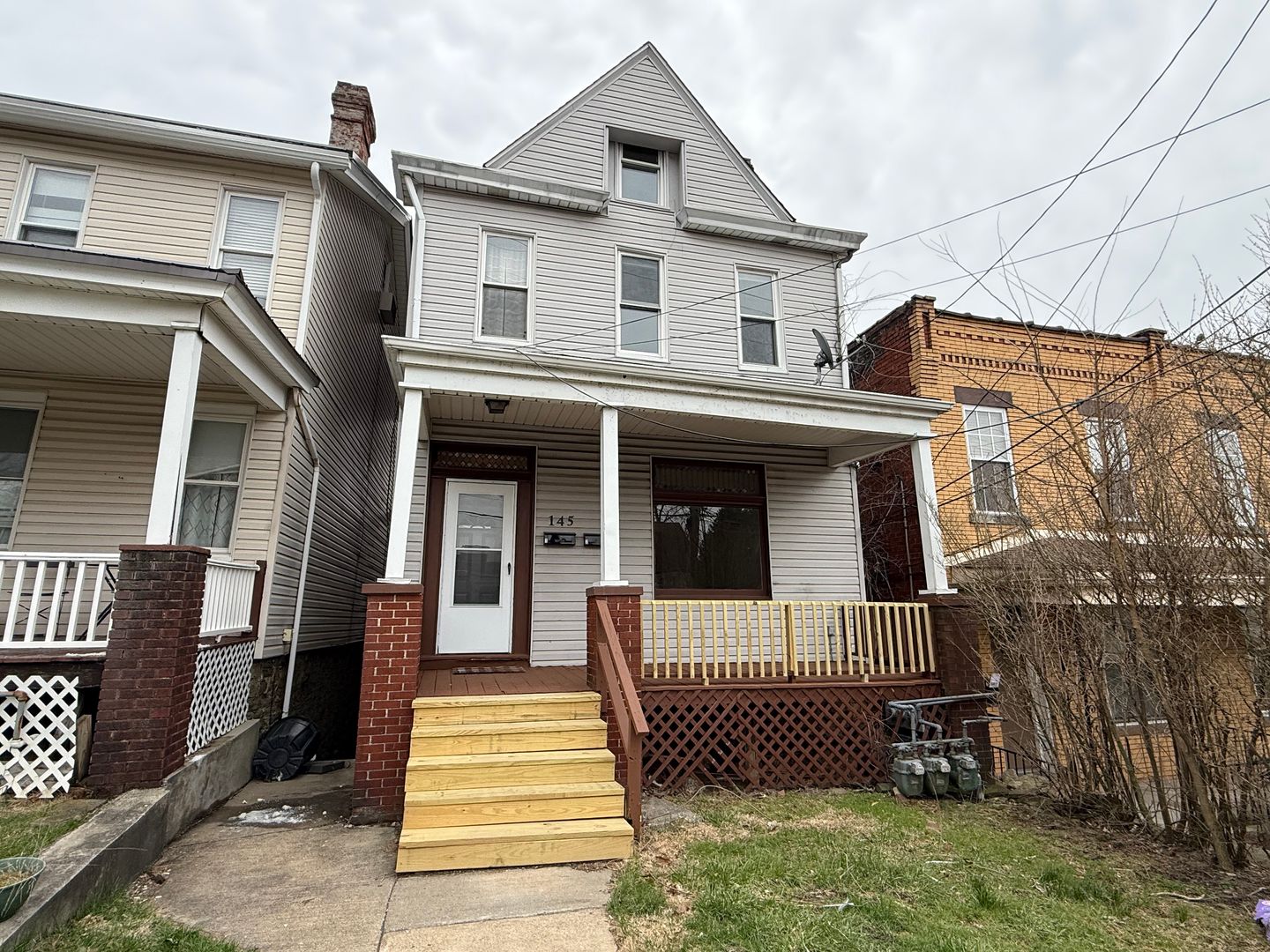 Pittsburgh Apartment: 145 Plymouth Street