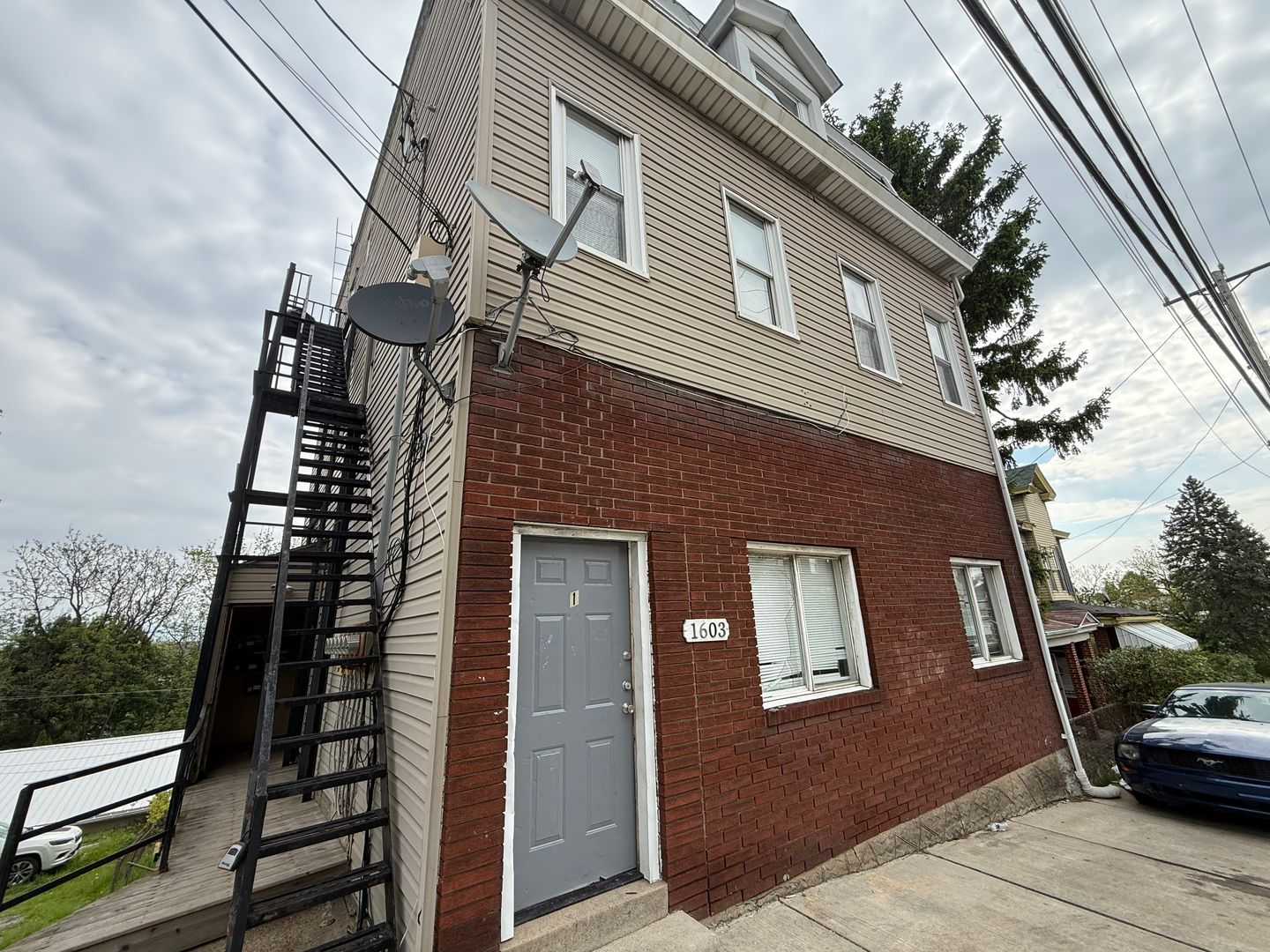 Pittsburgh Apartment: 1603 Arlington Avenue