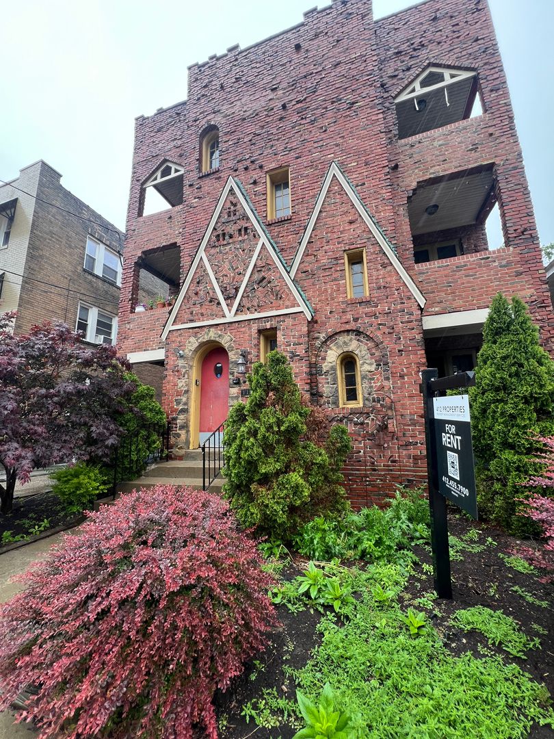 Pittsburgh Apartment: 119 Central Square