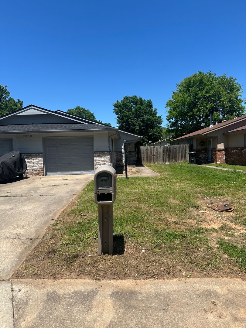 Springdale House: 2000 Cypress Place