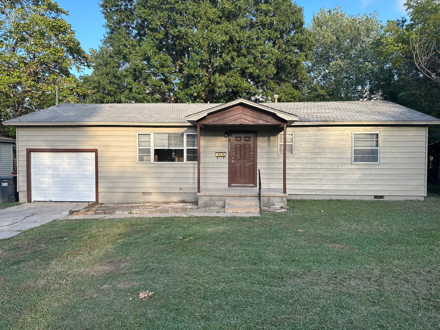Springdale House: 609 Geneva St.