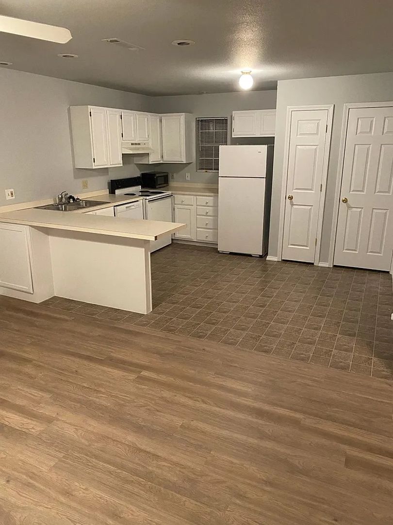 Fayetteville Condo: 980 W. Cleveland St.