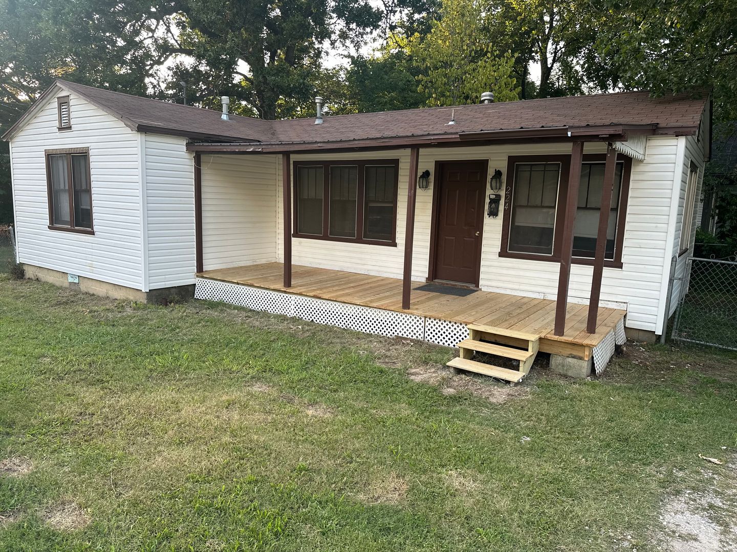 Springdale House: 224 E. Velma Ave.