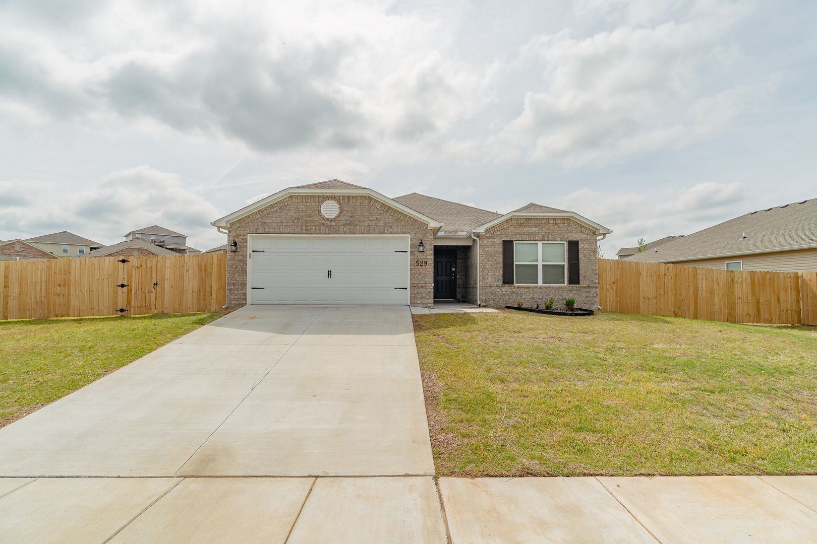 Lowell House: 529 Woodcreek Loop