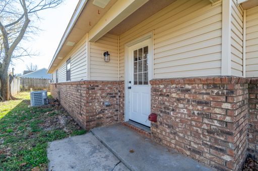 Updated 3-bedroom 1 bath Home in Springdale!! – photo 1