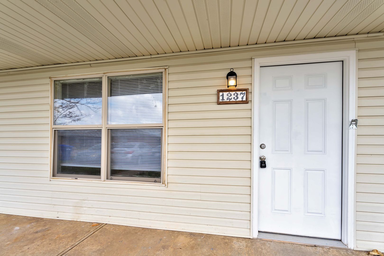 Rogers Apartment: 1233 W Sunset Drive