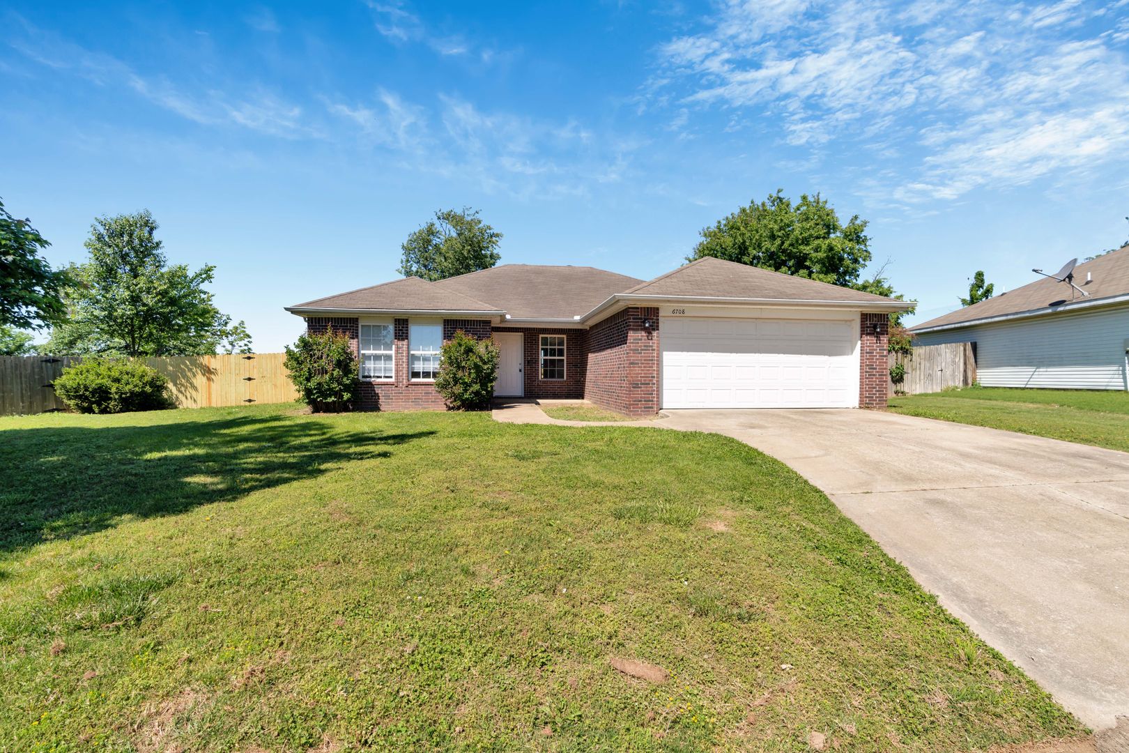 Bentonville House: 6708 Southwest Shady Road