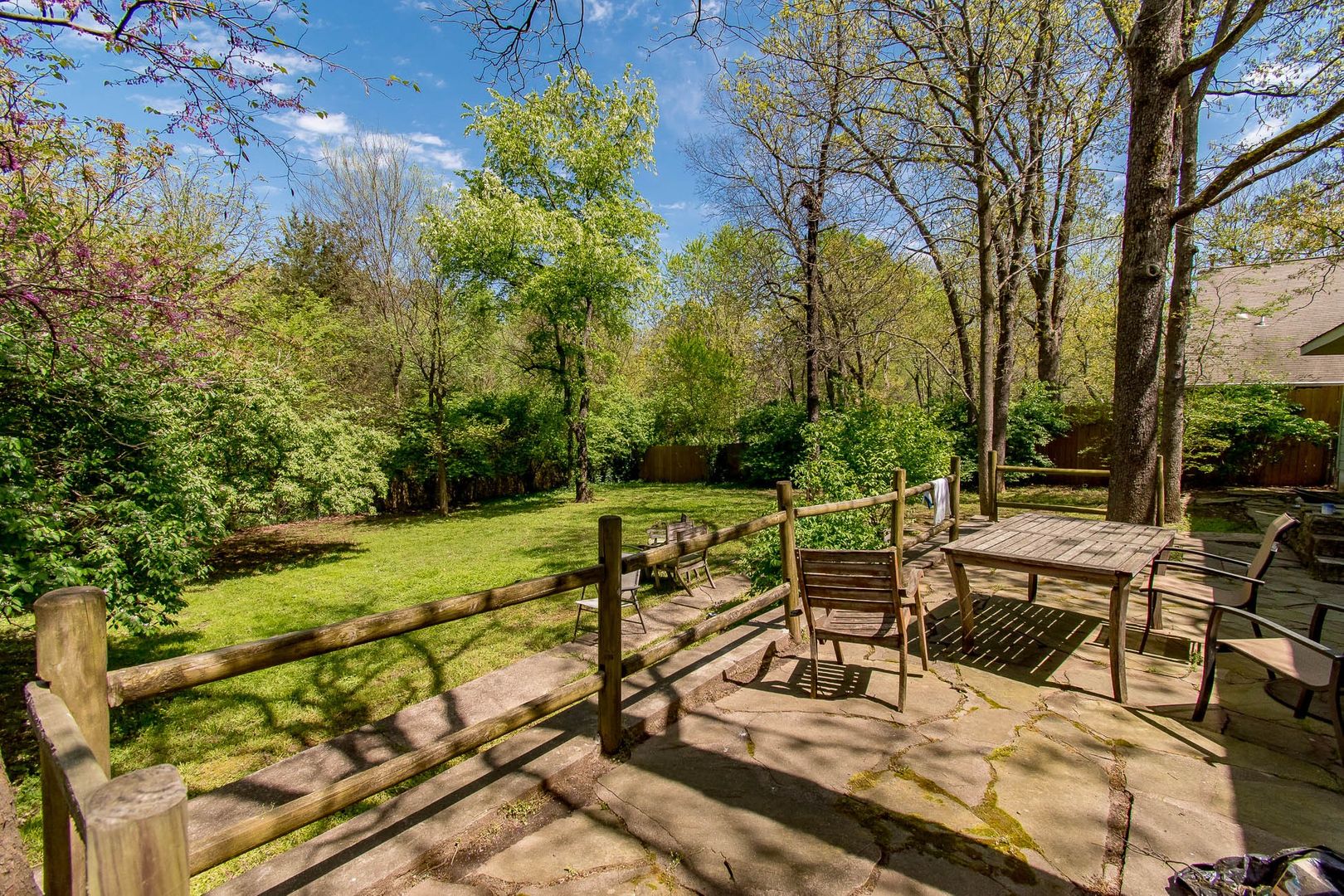 Fayetteville House: 2004 W Berry St.