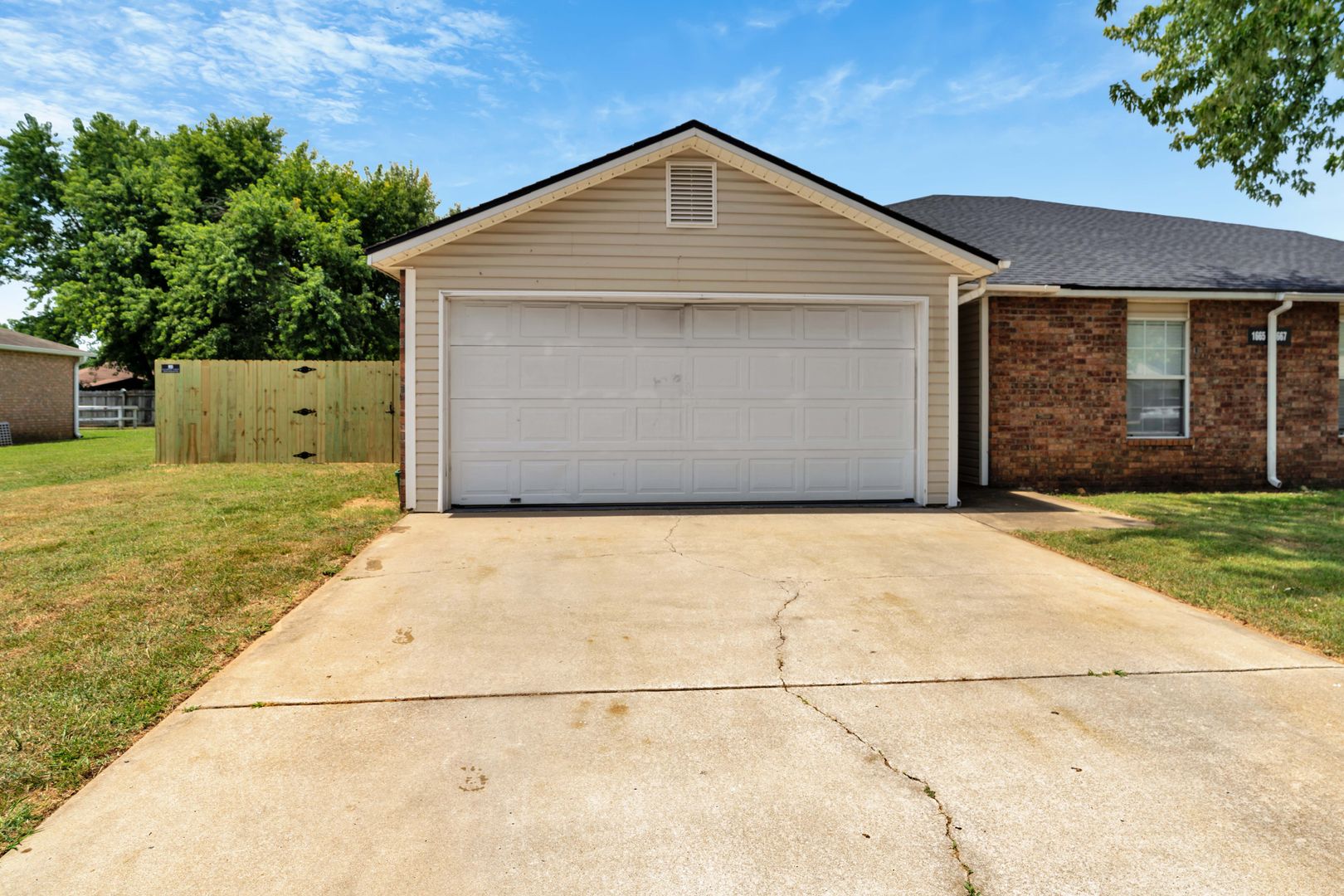 Fayetteville House: 1665 N. Boxley Ave