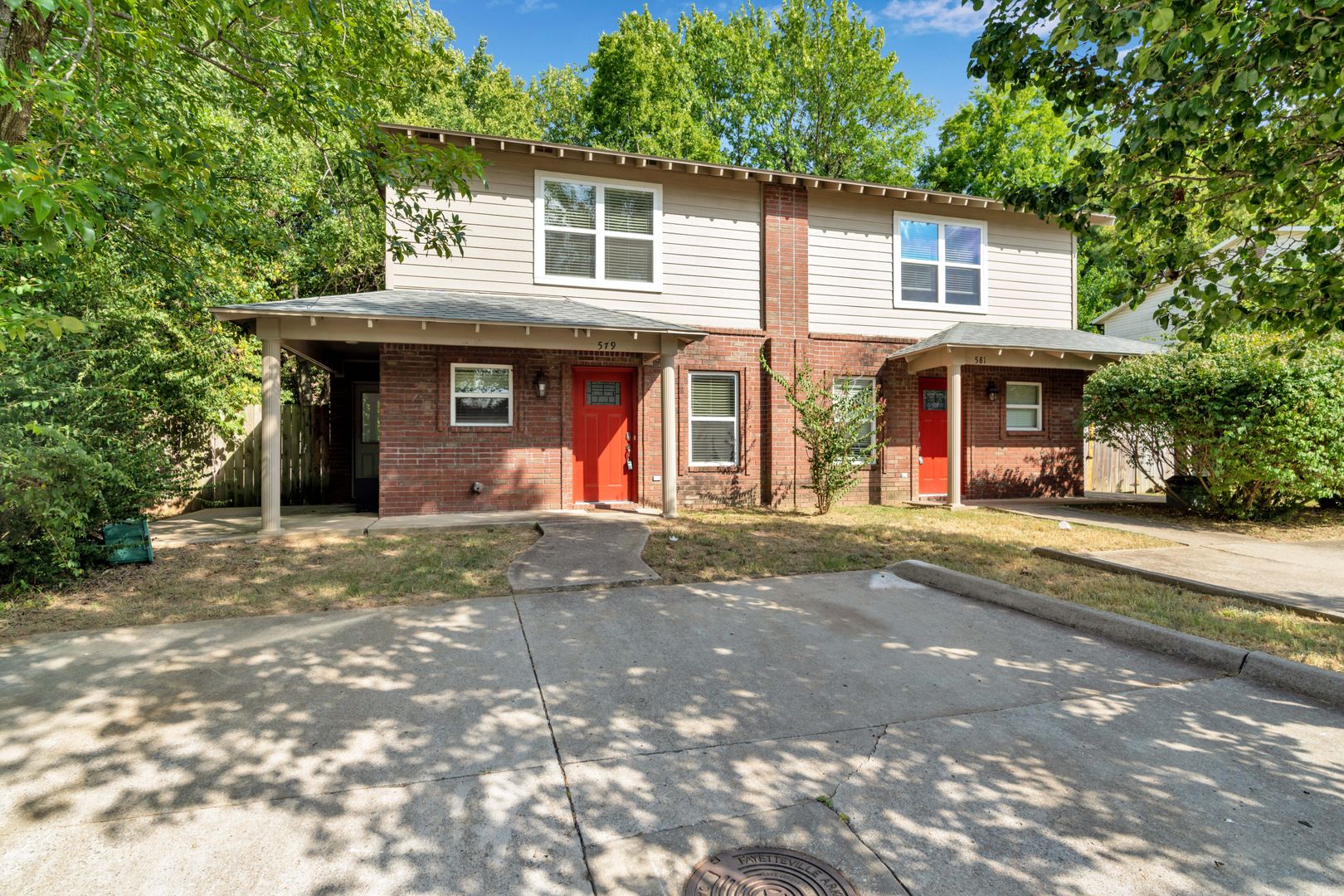 Fayetteville House: 581 W. Moan Place
