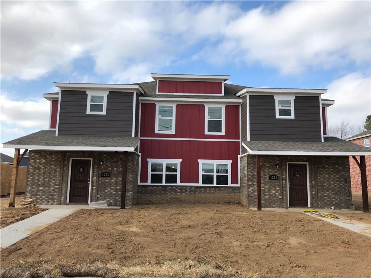 Fayetteville House: 1255 N Rupple Road