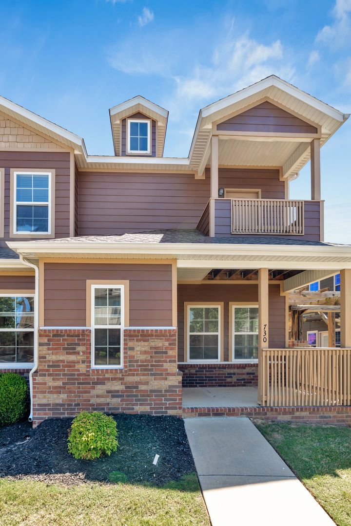 Fayetteville House: 732 N. Wordsworth Lane