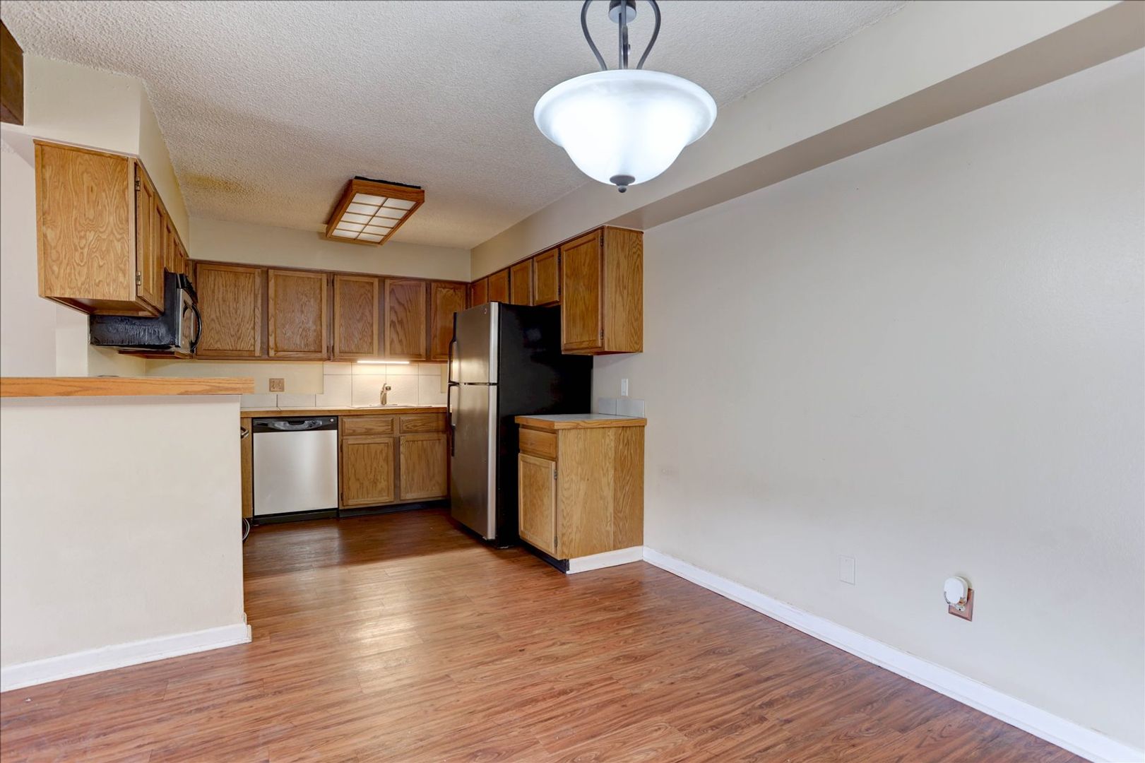 Lakewood Condo: 341 Wright St