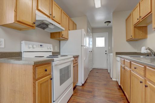 Top Level Unit with 3 bedroom in Irving Park Neighborhood of Denver! – photo 1