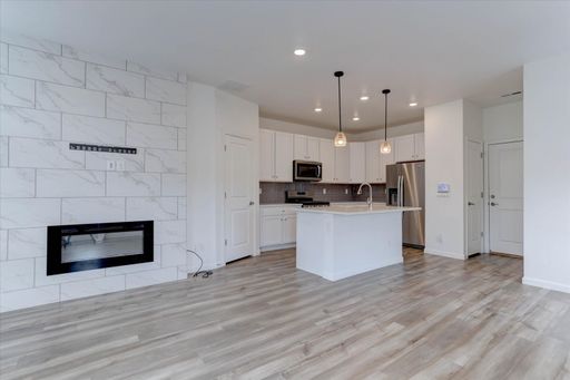 Move In Ready! – photo 1