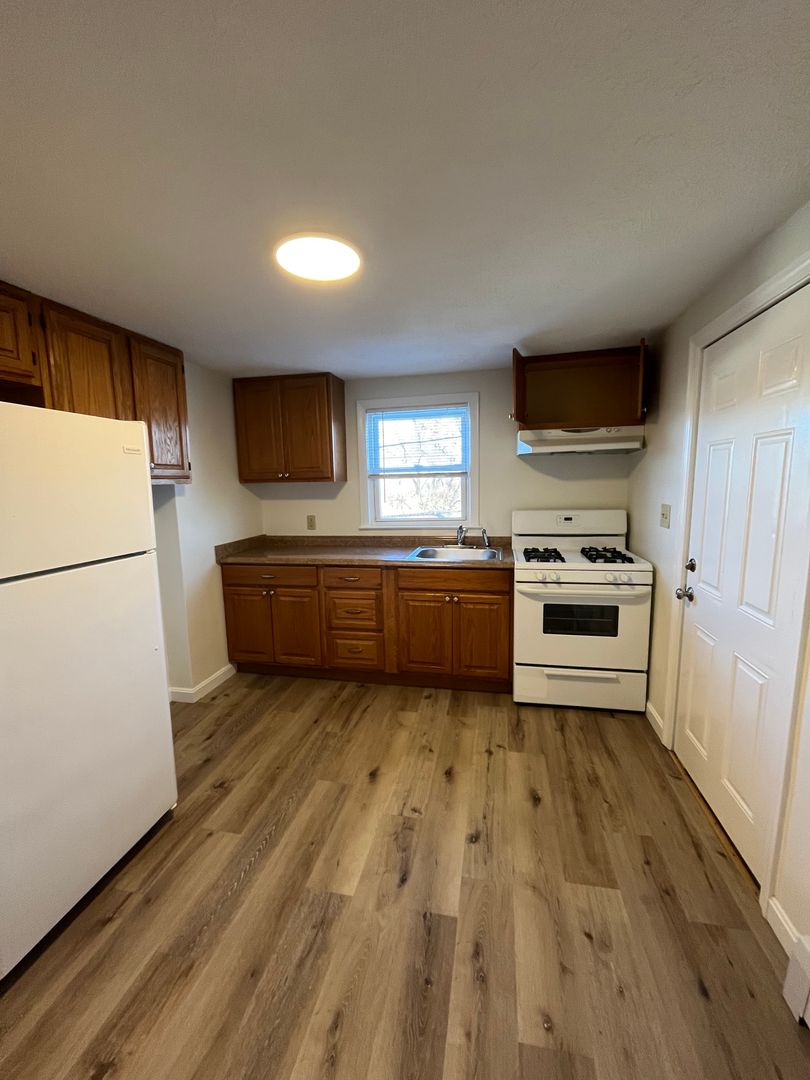 Lowell Apartment: 253 Stackpole St