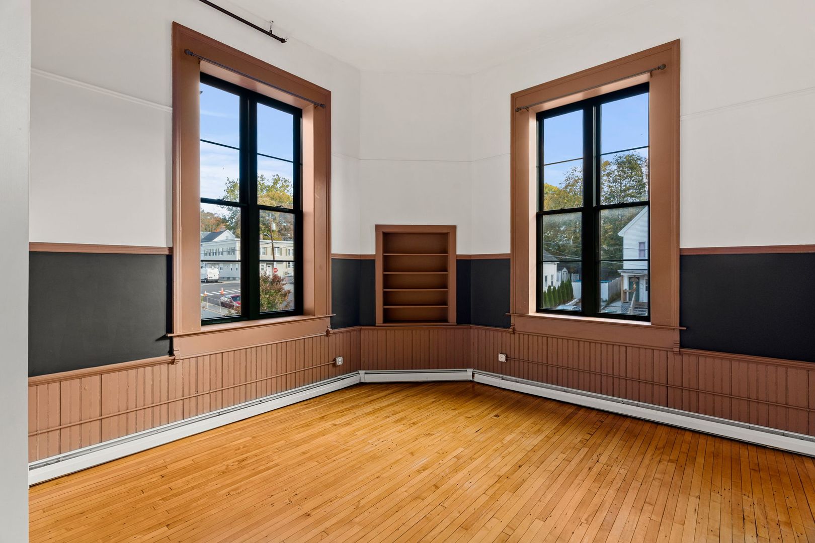 Lowell Apartment: 39 Myrtle St