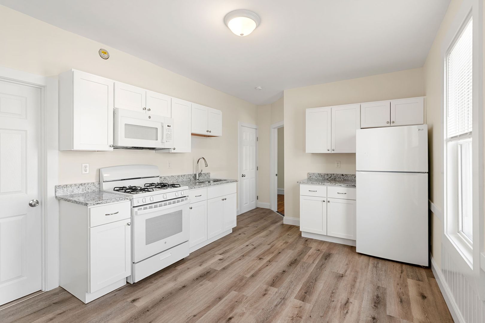 Lowell Apartment: 79 Shaw St