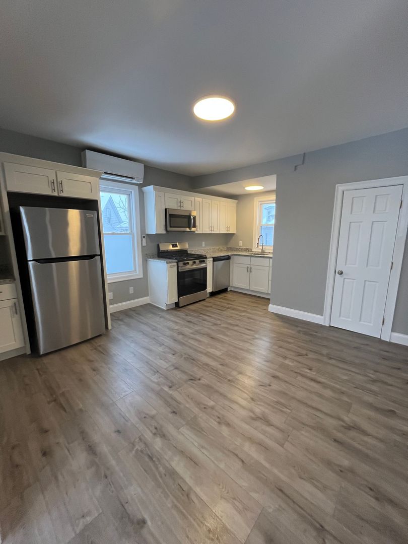 Lowell Apartment: 66 Dalton St