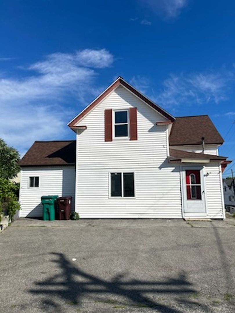 Lowell House: 8 Whipple St