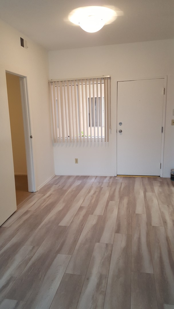 Valley Village Apartment: 5038 Laurel Canyon