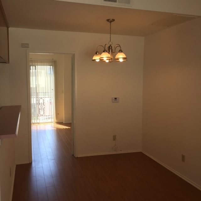 Valley Village Apartment: 5038 Laurel Canyon