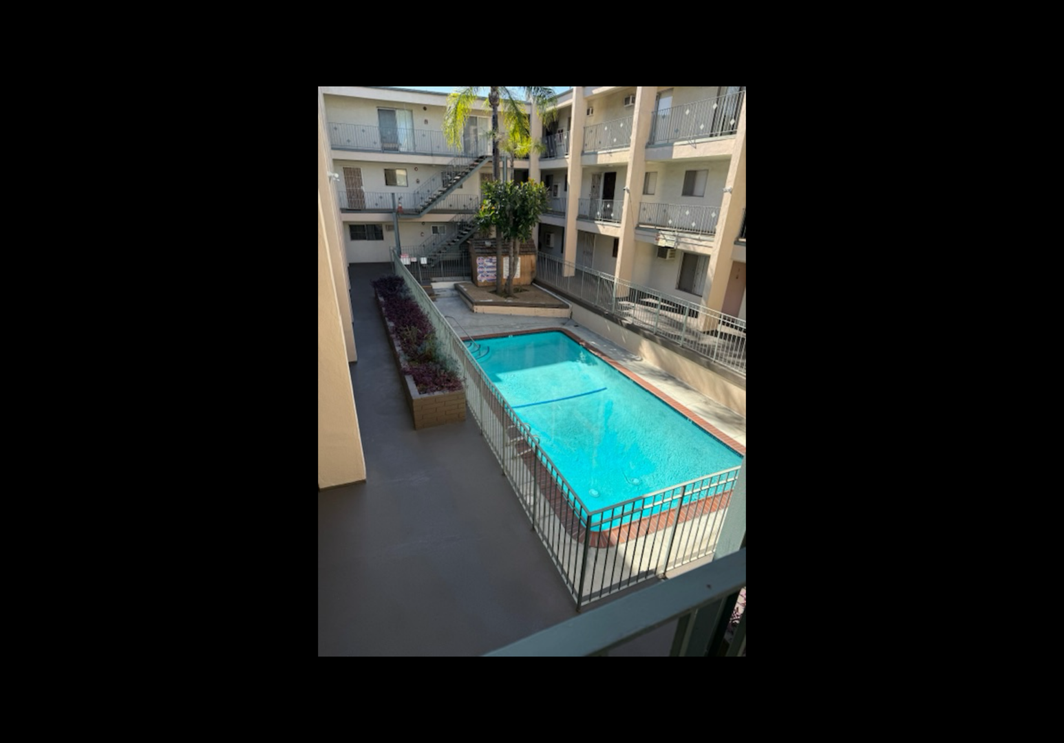 North Hollywood Apartment: 6841 Coldwater Canyon