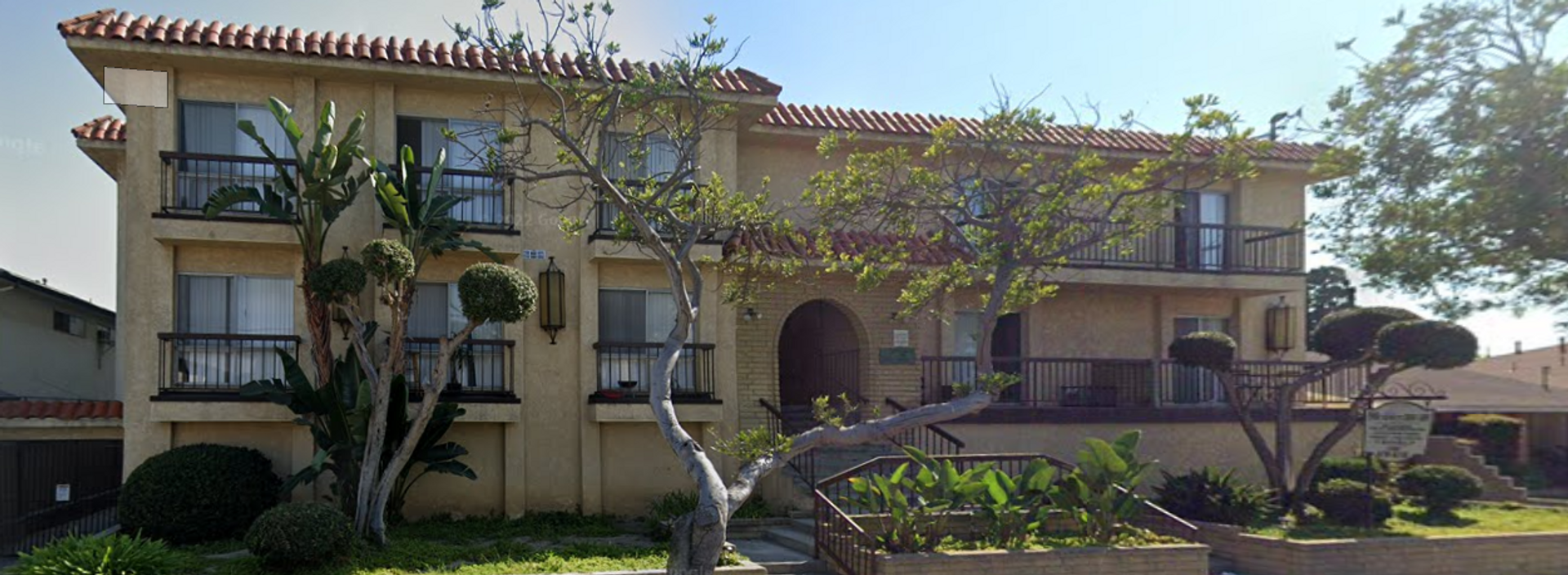 Hawthorne Apartment: 4046 W. 132nd Street