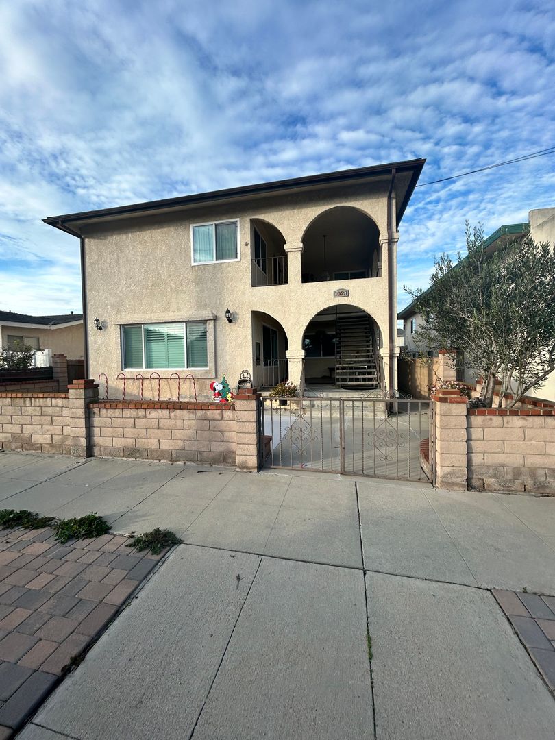 San Pedro Apartment: 1028 West 24th Street