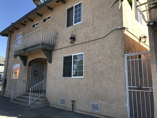 Long Beach Apartment: 638 East 7th Street