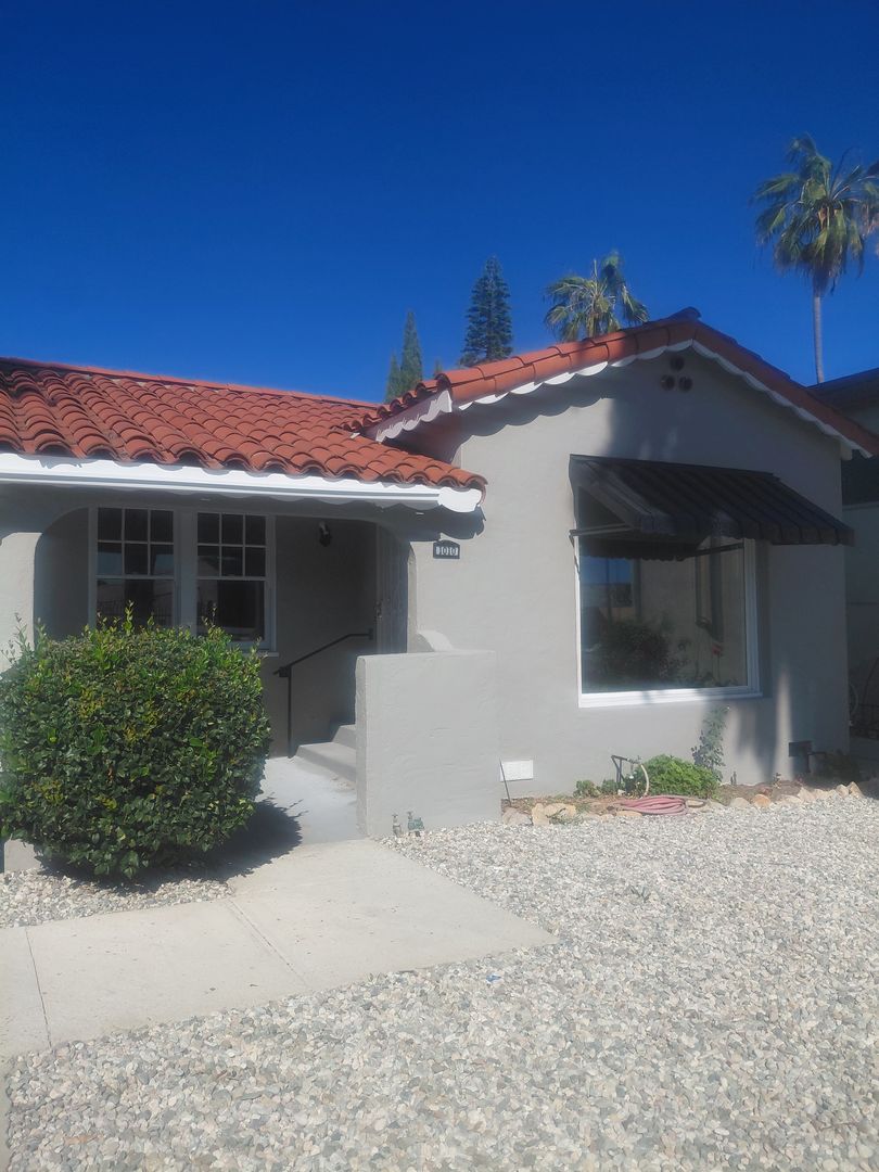 San Pedro Apartment: 1010 West Santa Cruz