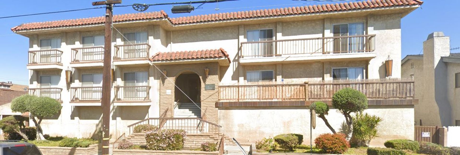 Hawthorne Apartment: 4367 W. 138th St.