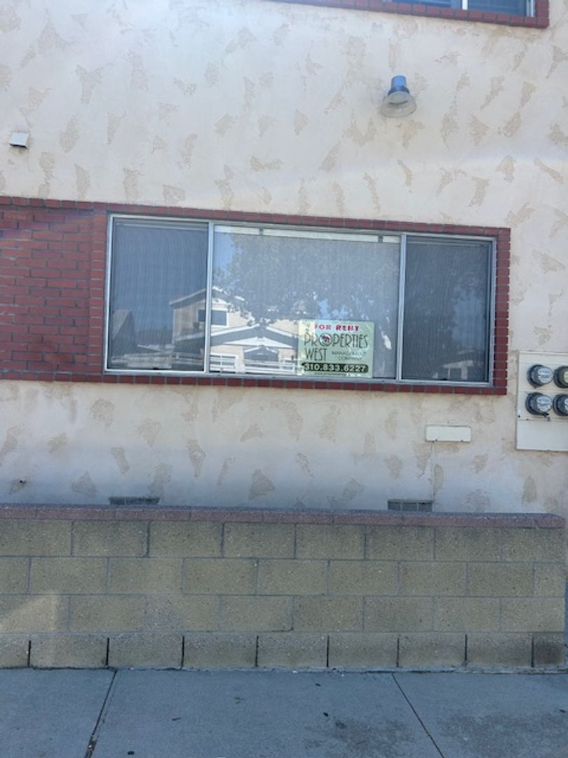 San Pedro Apartment: 1102-1104 W. 23rd Street & 2231-2233 S. Leland St..