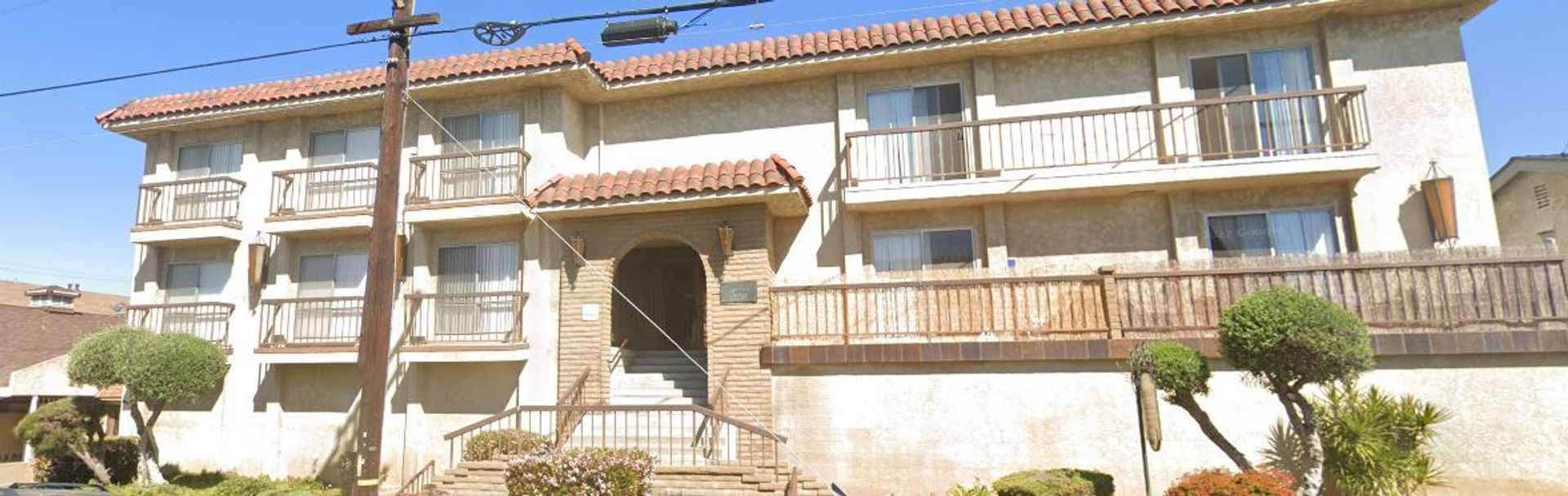 Hawthorne Apartment: 4367 W. 138th St.