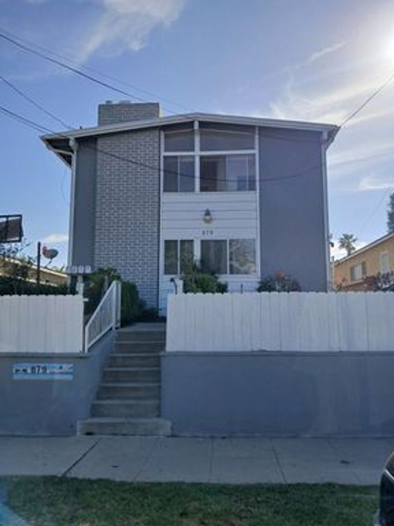San Pedro Apartment: 879 West 2nd Street