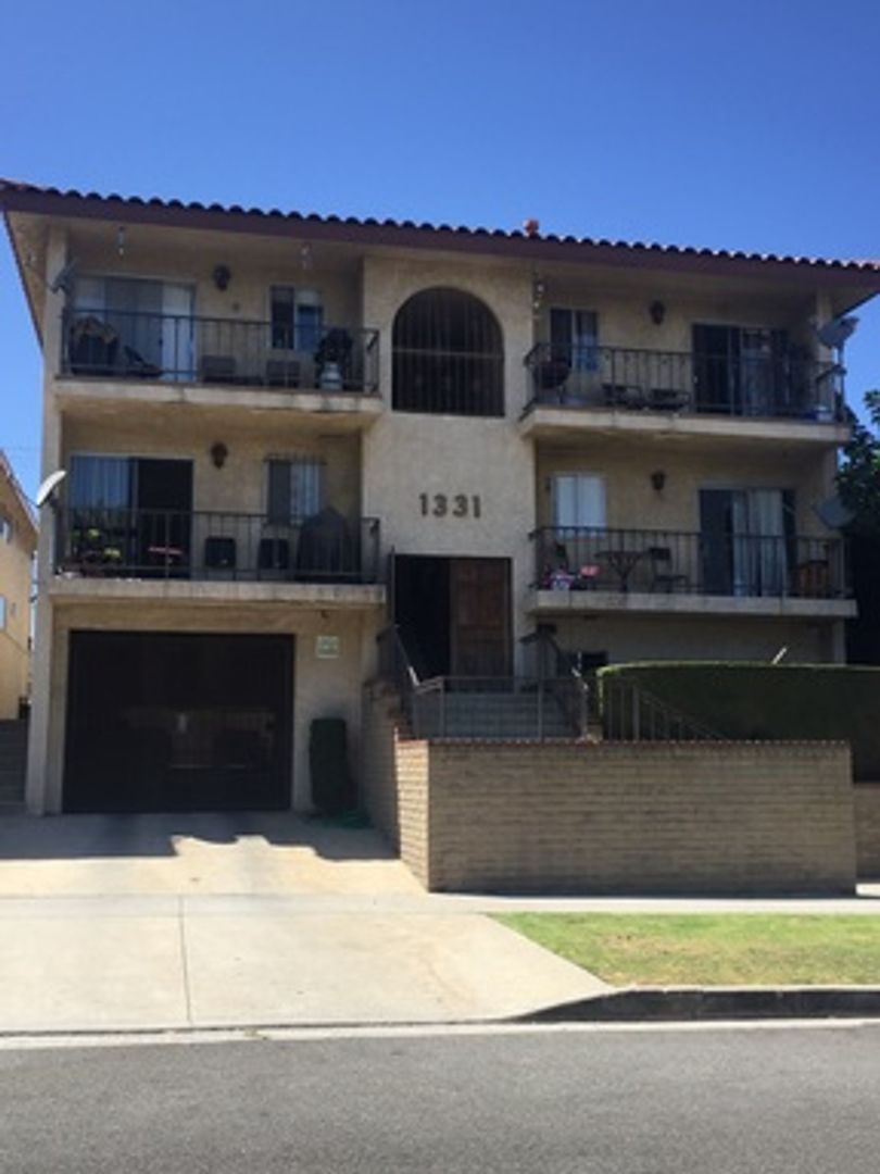 San Pedro Apartment: 1331 South Leland St.