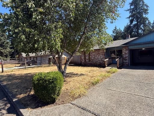 Fully Renovated 2B/2Ba Duplex with Large Yard! – photo 1