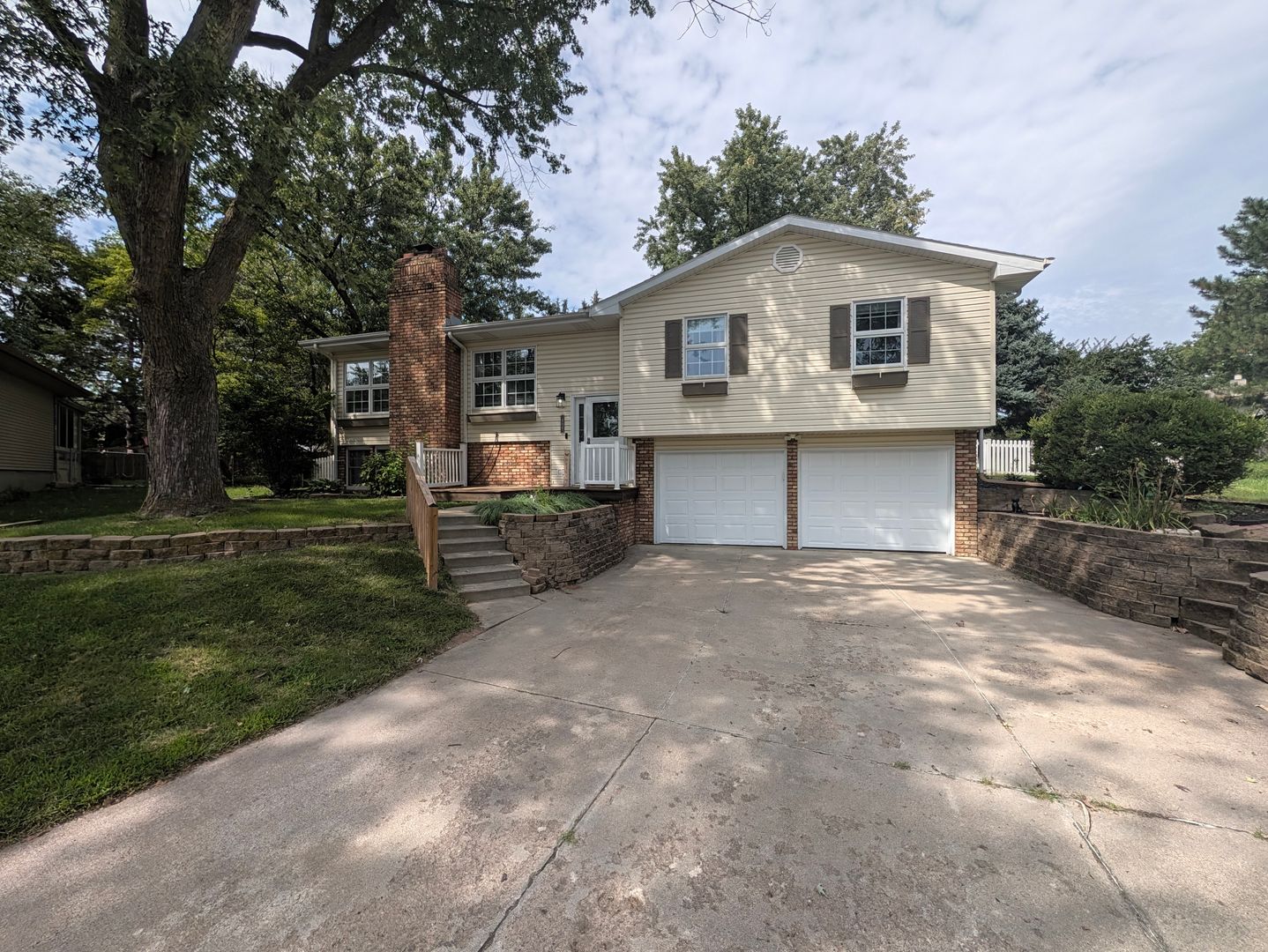 Papillion House: 808 Leprechaun Ln