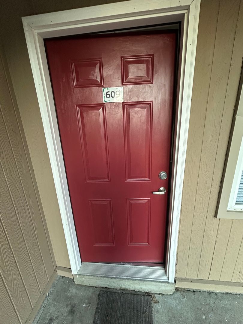 Evansville Apartment: 700 Chateau Drive