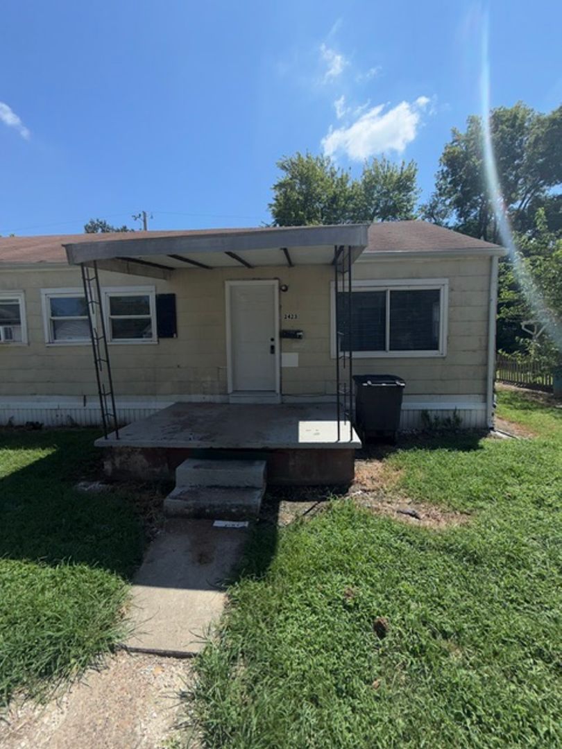 Evansville Apartment: 2423-2425 North Kerth Avenue
