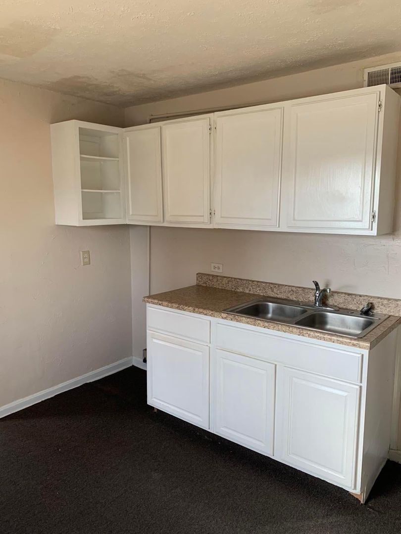 Evansville Apartment: 2423 & 2425 Negley Court