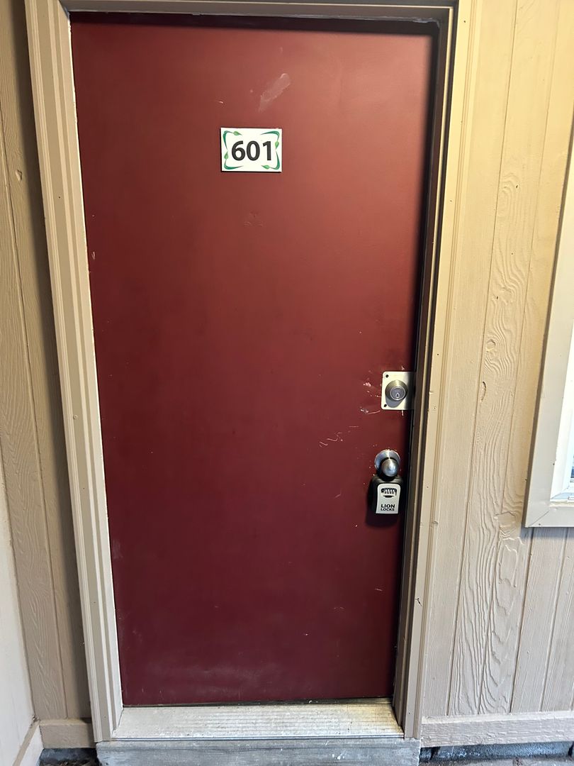 Evansville Apartment: 700 Chateau Drive