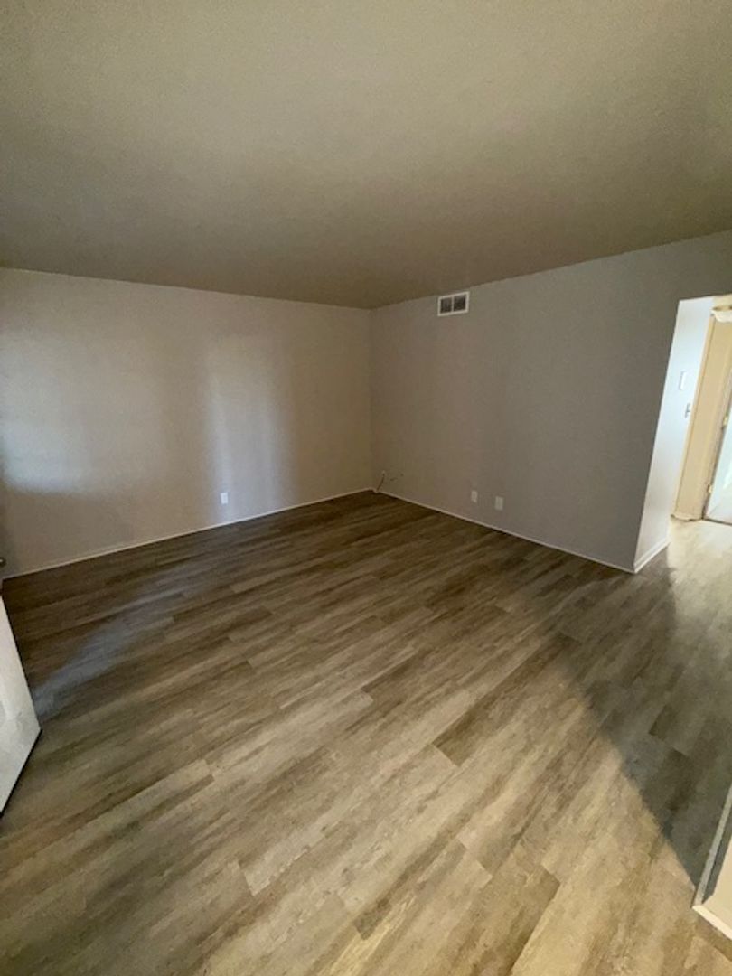 Evansville Apartment: 700 Chateau Drive