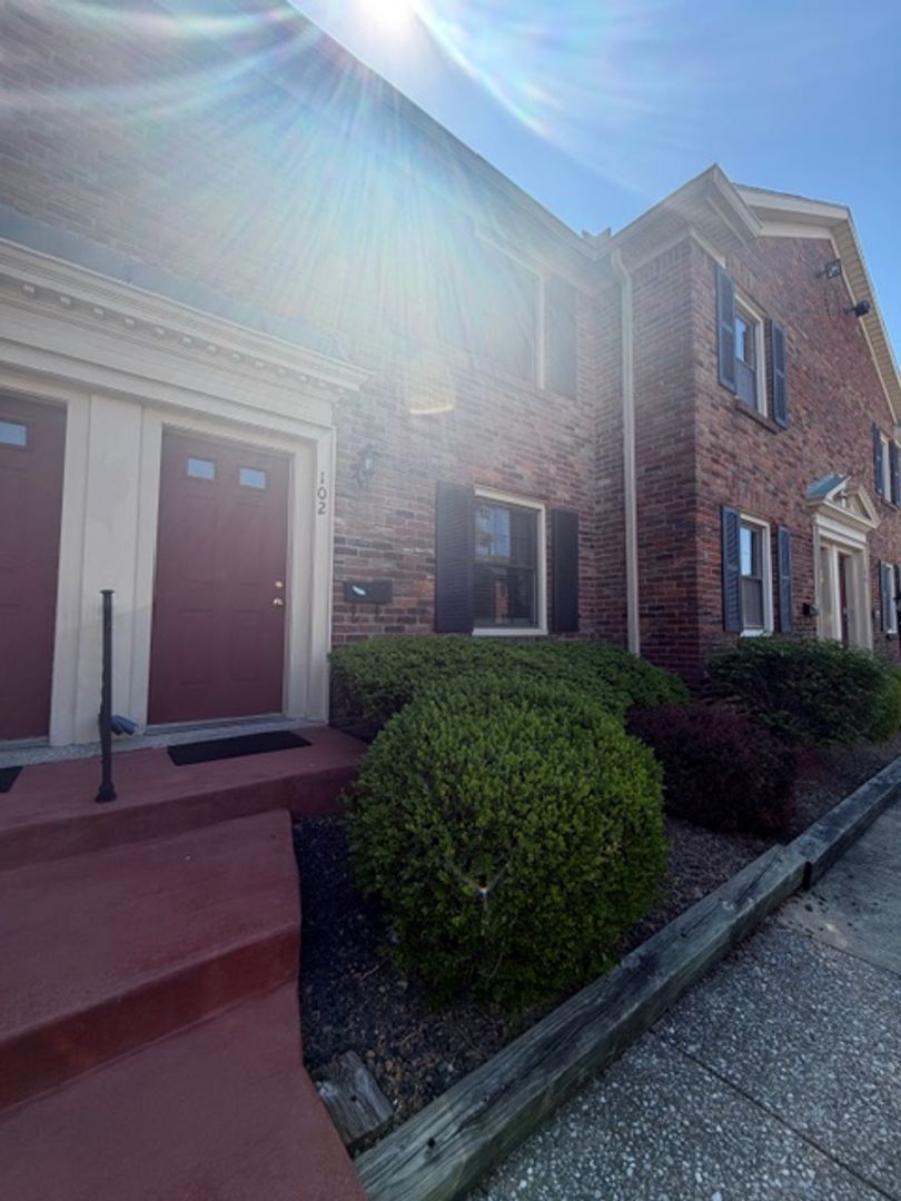Evansville House: 102 Hampton Drive