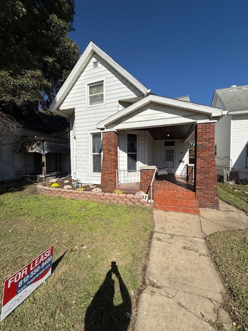 Evansville House: 27 West Delaware Street