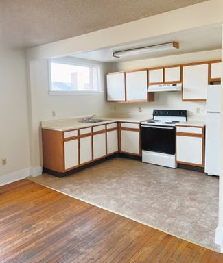 Charming Downtown 2-Bedroom Heat, Hot Water & Parking Included