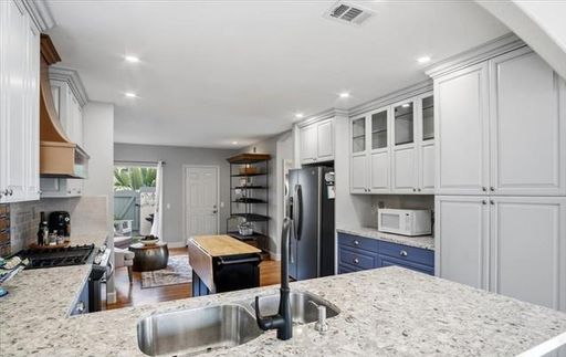 Listing photo thumbnail