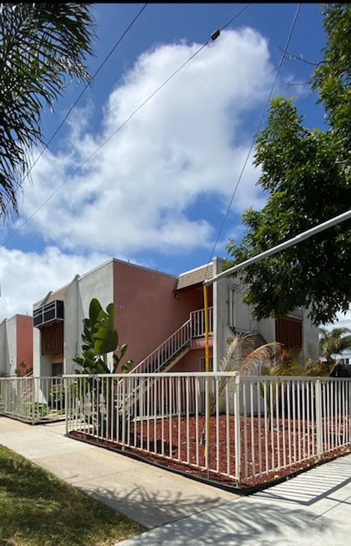 Oceanside Apartment: 441 Grant Street 1-14