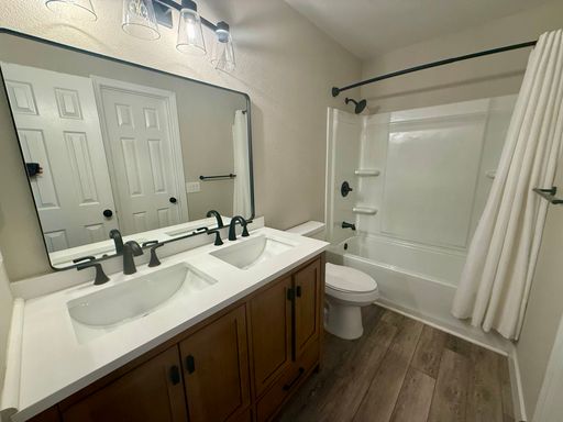 Listing photo thumbnail