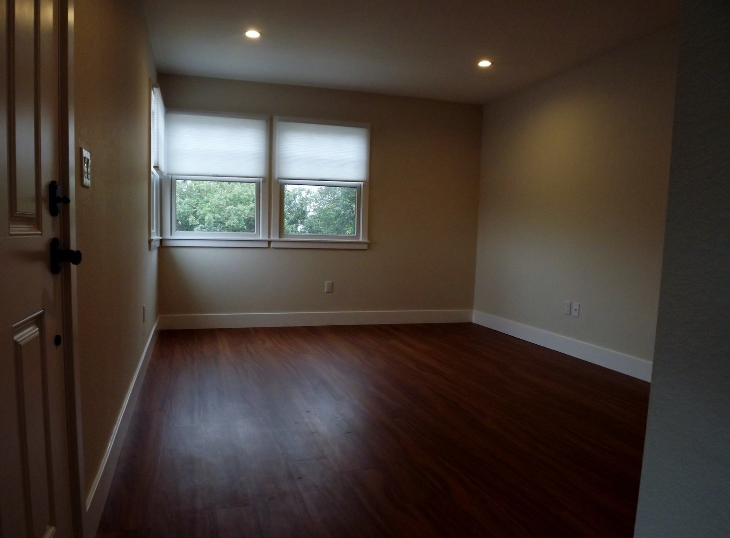 Coronado Apartment: 722 7th Street